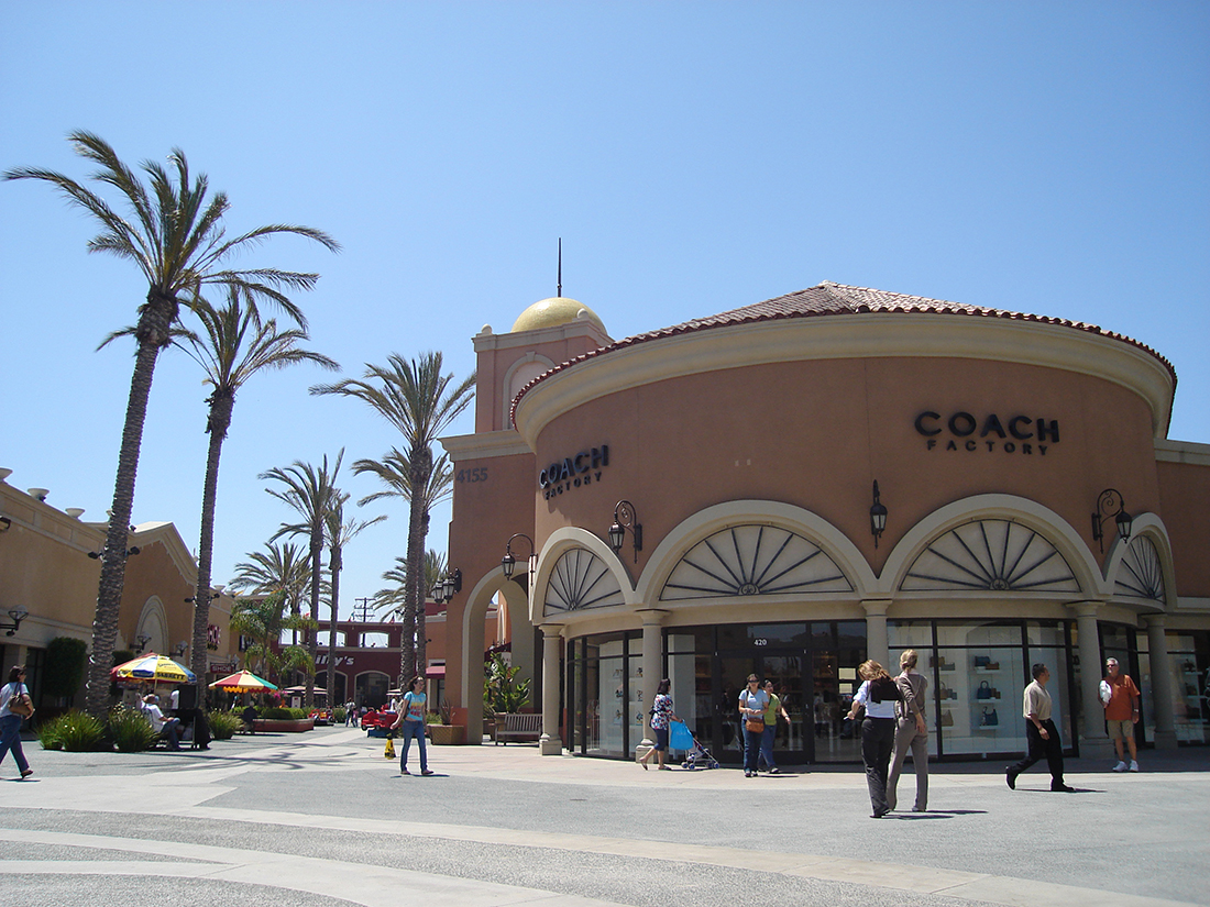 Carlsbad Premium Outlets | KMR Luxury Kosher Vacations