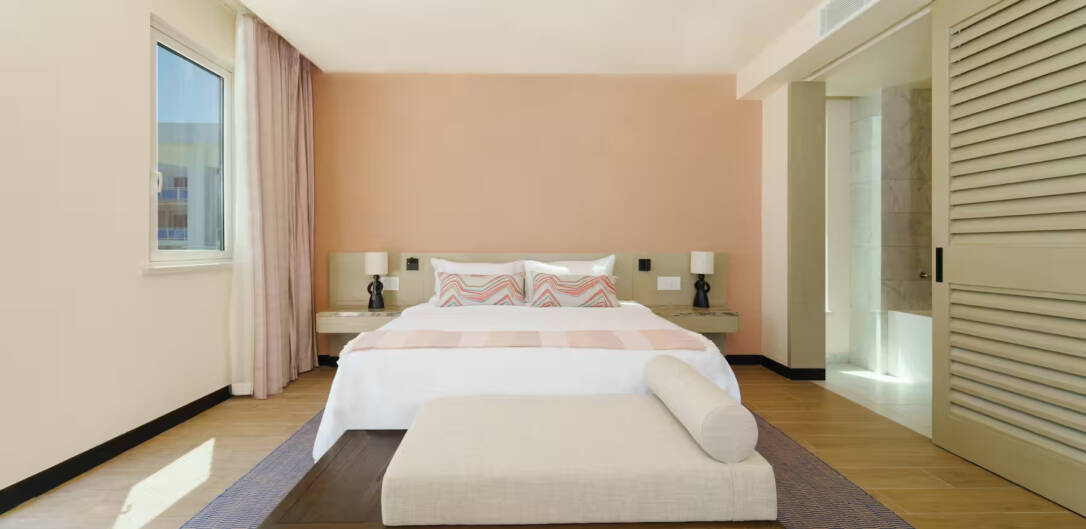 Deluxe King Room Premium Ocean View